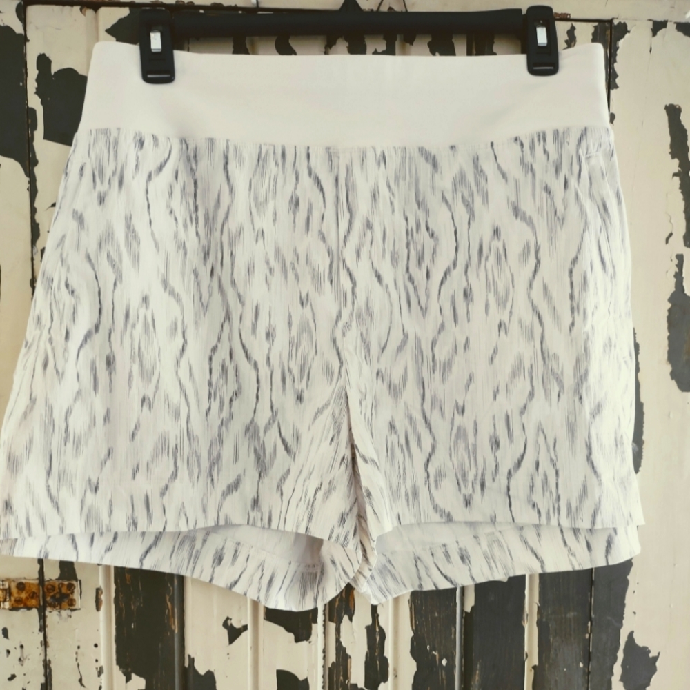 NWOT 22 TREKKIE NORTH SHORT BY ATHLETA